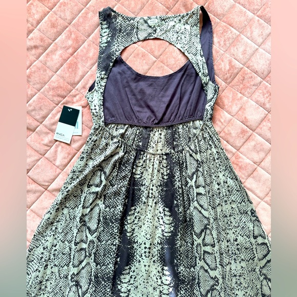 RVCA Hi-Low Dress NWT - Picture 2 of 3